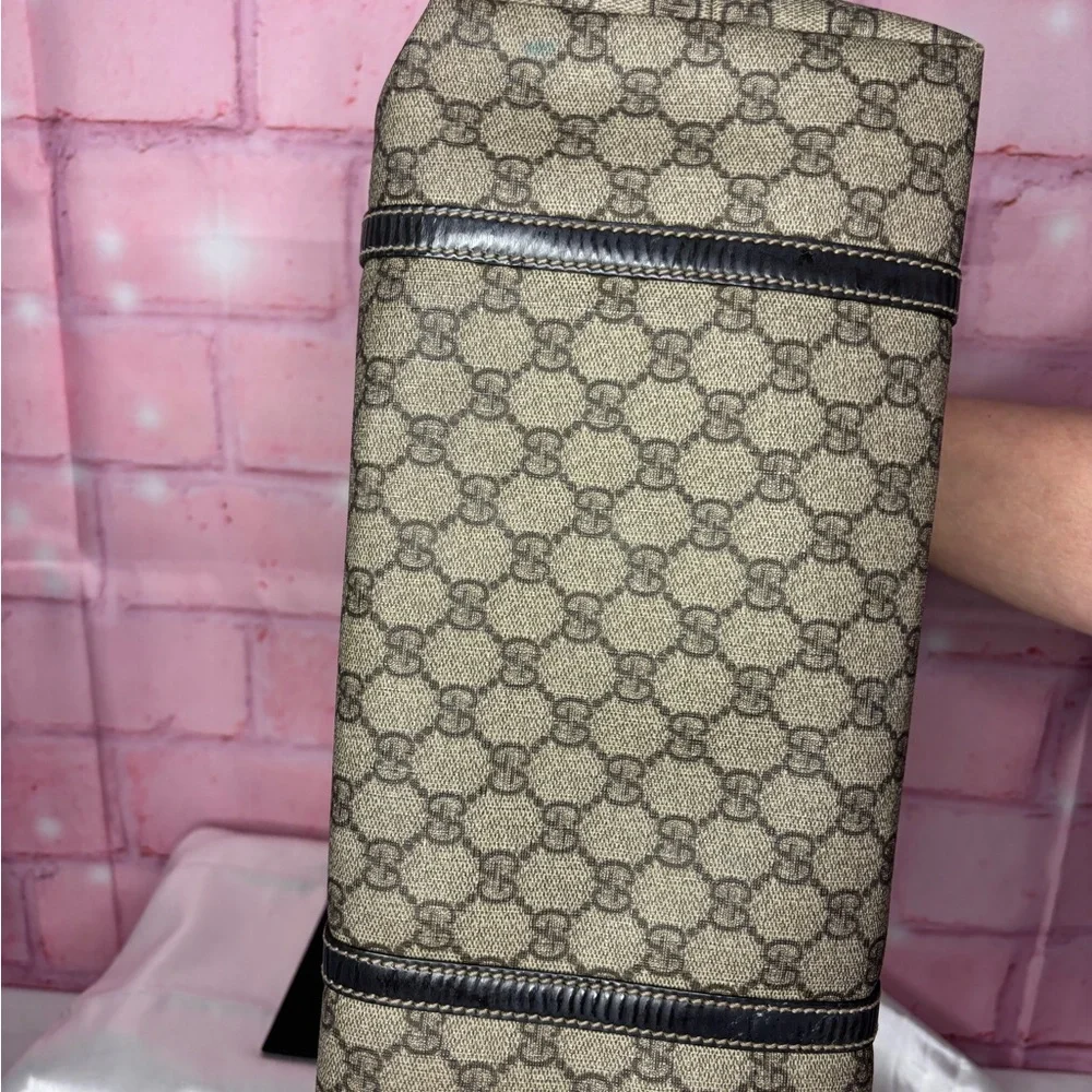 Authentic Gucci Signature Tote - Picture 5 of 6